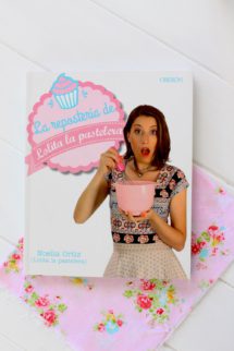 Foto del Libro de la repostería de Lolita la pastelera de Noelia Ortiz de la editorial Oberon