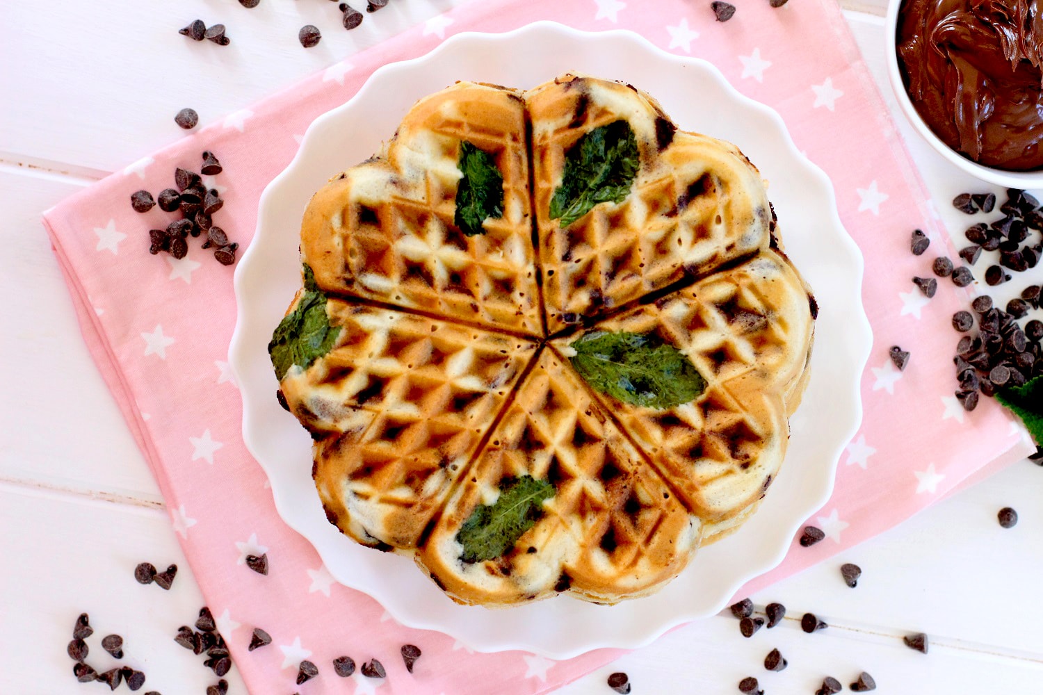 Receta de como hacer gofres belgas con chocolate y menta - Receta de gofres de chocolate - Gofres fáciles y rápidos
