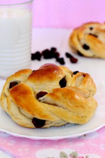 Foto de la receta de bollos suizos con arándanos