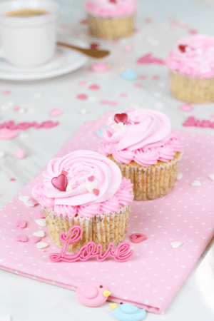 Cómo hacer cupcakes de nata y fresas