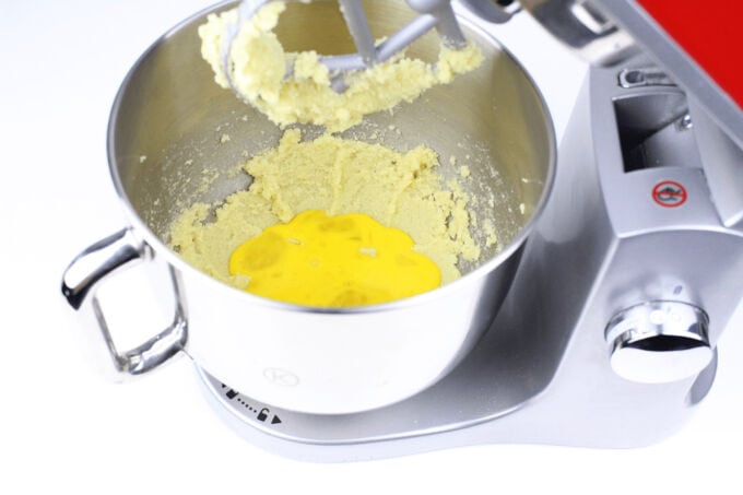 Cómo hacer cupcakes de nata y fresas