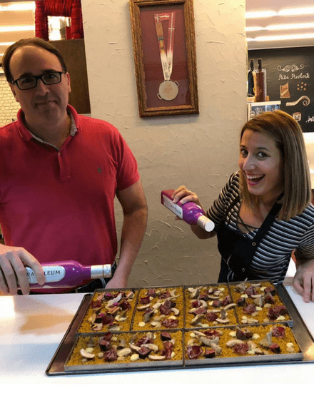 Foto de Lolita la pastelera y aceite Bravoleum