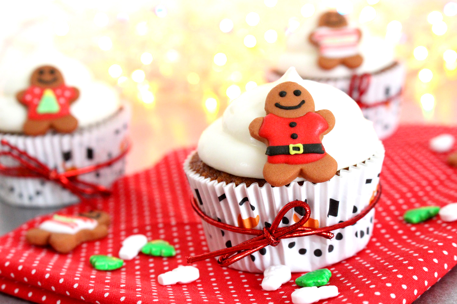 Foto de la receta de cupcakes navideños de jengibre