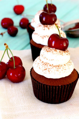 Foto de la receta de cupcakes de chocolate selva negra