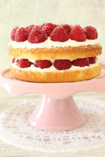 Foto de la receta de tarta genovesa de frambuesas