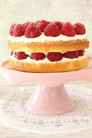 Foto de la receta de tarta genovesa de frambuesas