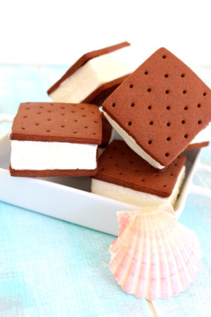 Foto de la receta de helado sandwich de nata y chocolate