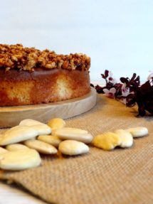 Foto de la receta de bizcocho de nata con crocanti de almendra