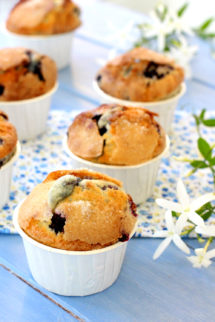 Foto de la receta de magdalenas de nata con arándanos