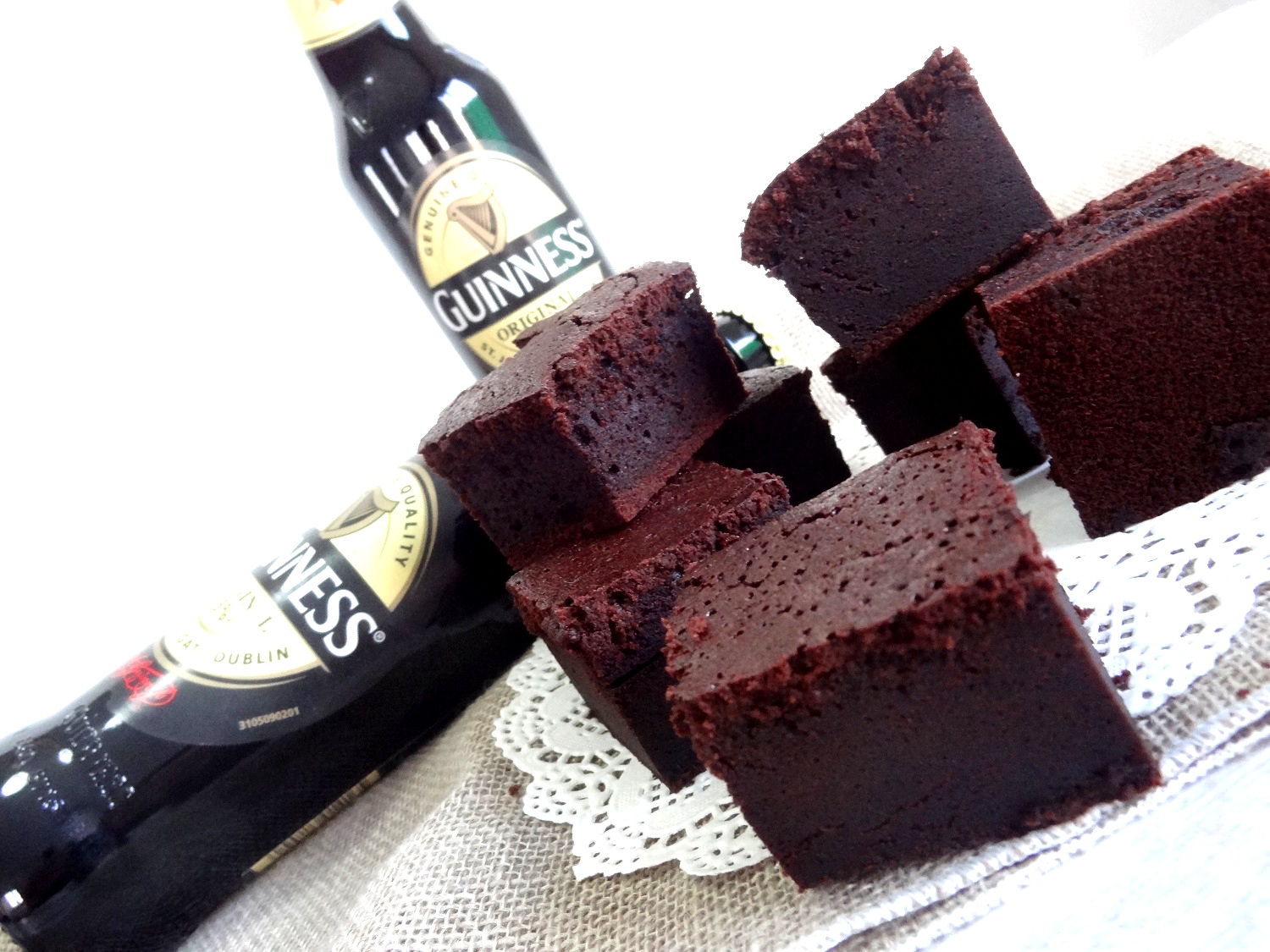 Foto de la receta de brownies de chocolate con cerveza guinness