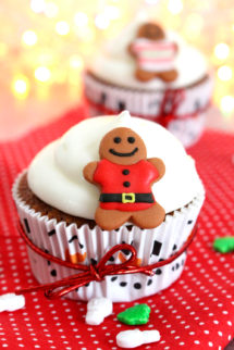 Foto de la receta de cupcakes navideños de jengibre