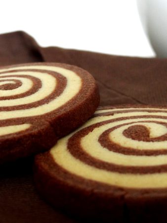 Foto de la receta de galletas de chocolate y vainilla en forma de espiral