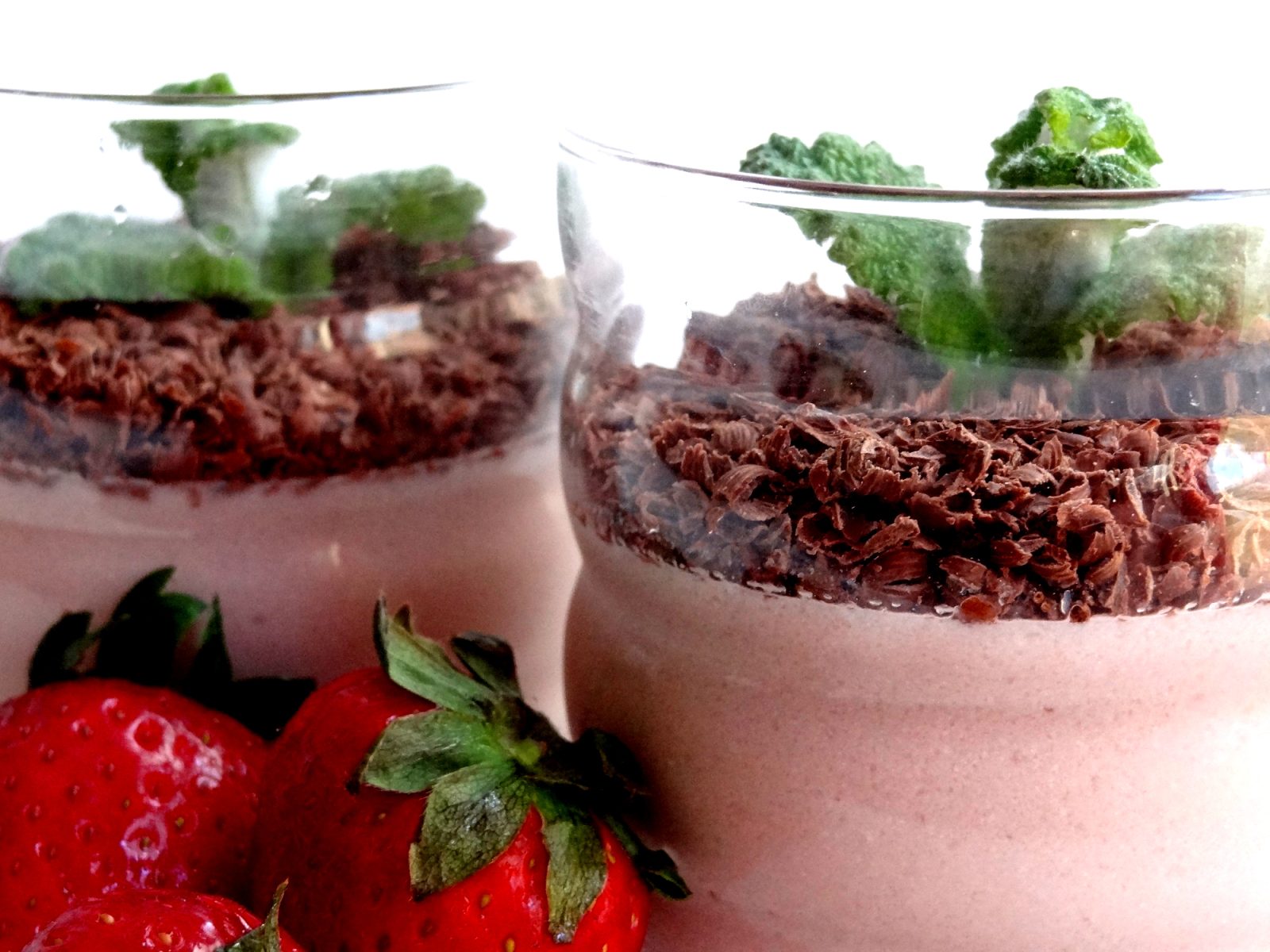 Foto de la receta de natillas de fresa y chocolate